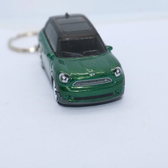 Matchbox 2011 Mini Cooper custom keychain 1/64 scale - Picture 4 of 4